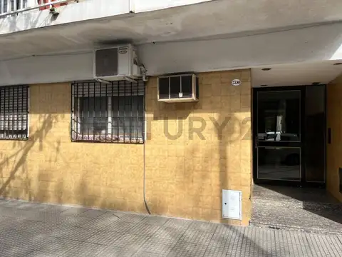 Lugones 2300, Piso 1