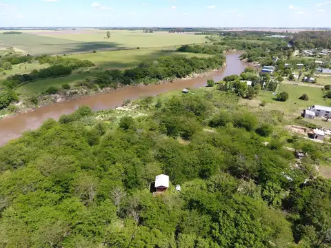 Pueblo Andino junto al Río Carcarañá