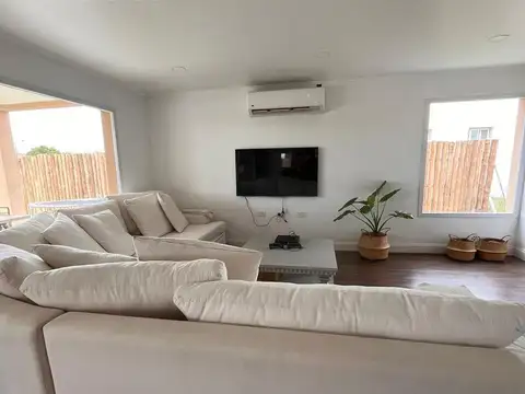 Hermosa Casa En Alquiler Con Muchas Comodidades En Area 10 