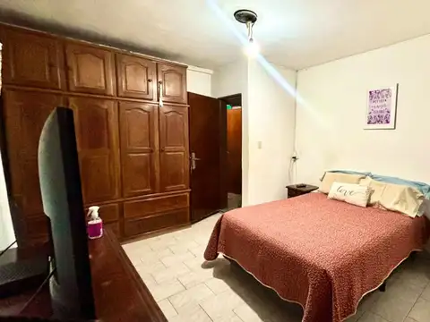 CASA 4 AMBIENTES EN VENTA CON DEPARTAMENTO