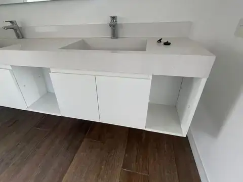 Casa 5 ambientes con 4 baños