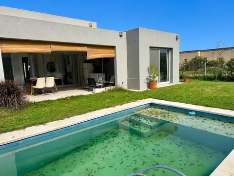 Casa en una planta en venta en Santa Emilia