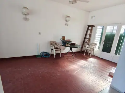 Casa en Alquiler con 2 cocheras