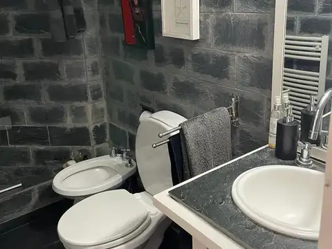 VENTA CASA 4 AMB. AMOBLADA COUNTRY MIRAFLORES PISCINA DEPENDENCIA DE SERVICIO