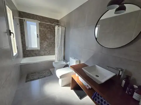 Casa en Venta con 4 cocheras