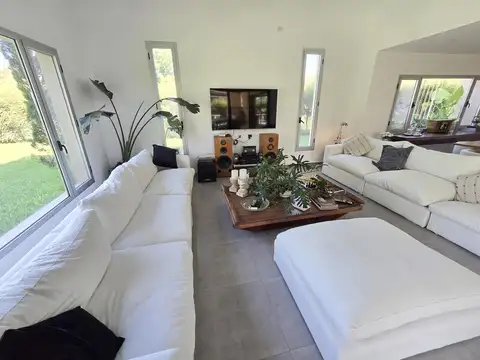 Casa en Venta en Haras Santa Maria, USD 400.000