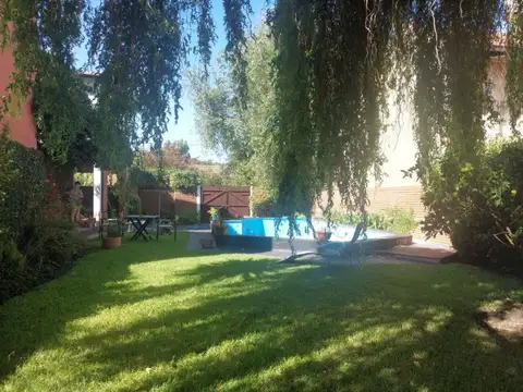 EXCELENTE CHALET DE 5 AMBIENTES EN VENTA