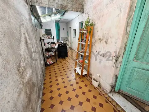 Avenida Directorio 1600, Piso 0