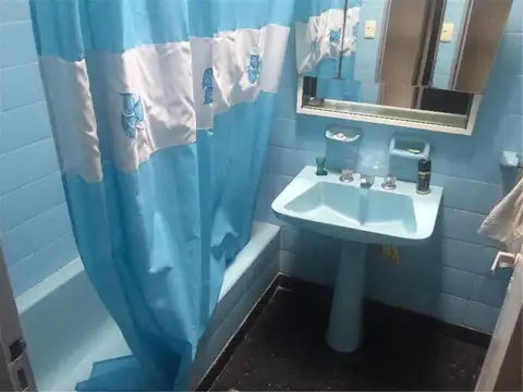 CASA 4 AMBIENTES 400 MTS 2 APROX. FONDO GRANDE, QUINCHO PILETA JARDIN DE FRENTE Y GARAGE HAEDO NORTE