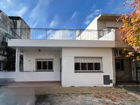 *CASA PH DE 3 AMB. CON PATIO, LAVADERO Y TERRAZA
