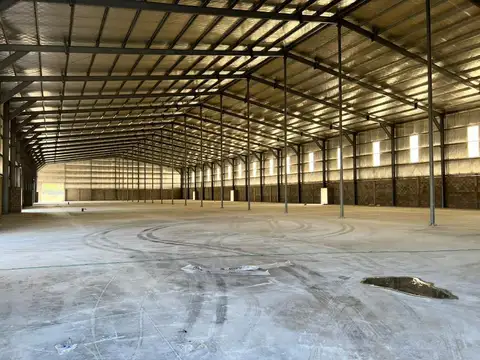 Galpon en Alquiler 68  mts Frente