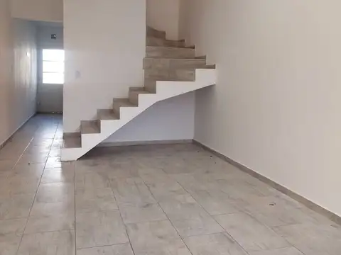 Depto Tipo Casa 3 ambientes con 2 baños