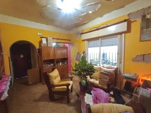 Casa 7 ambientes con 2 baños