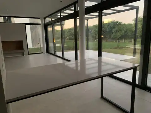 Casa en venta San Matías, lote interno, 3 dormitorios.
