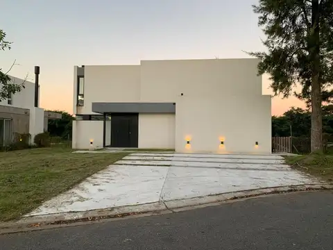 San Matías, Escobar al 200