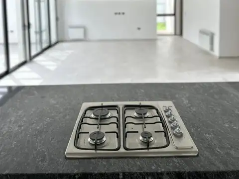 Casa 4 ambientes con 4 baños
