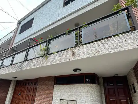 Departamento en  venta de 3 ambientes con balcón