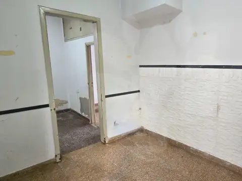 Casa 8 ambientes con 2 baños