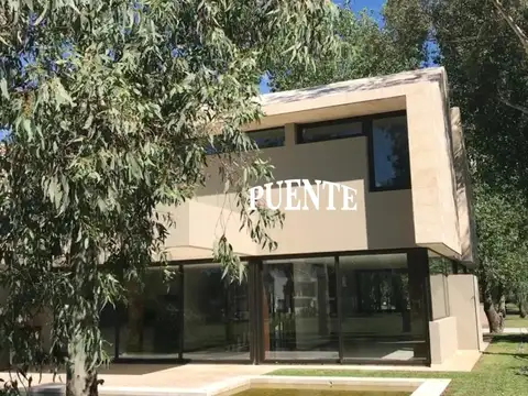 Casa Monoambiente con 4 baños