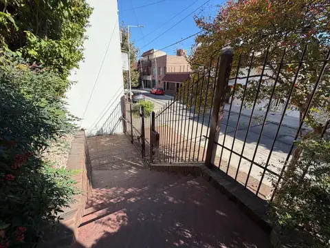 Casa 5 ambientes con 4 baños