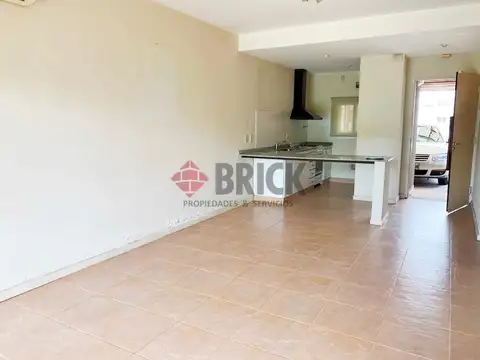 Monoambiente con jardín y cochera - Condominio La Madrugada