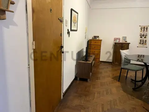 8 300, Piso 0