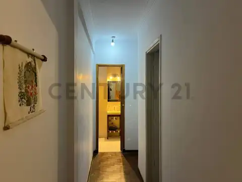 8 300, Piso 0