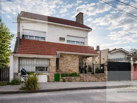 VENTA-Casa de 5 ambientes en Villa Sarmiento- ACEPTA PERMUTA