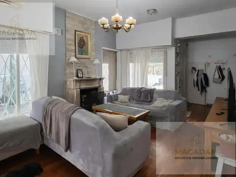 Casa 5 ambientes con 2 baños