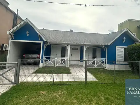 Casa en venta de 2 dormitorios c/ cochera en Villa Gobernador Udaondo