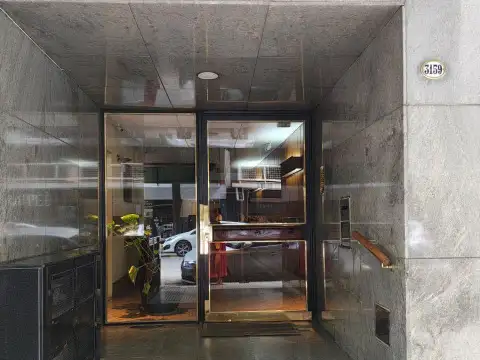 Dos Ambientes en Venta de 40 m² en Pb Al Frente con Pequeño Patio