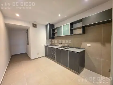 Oficina en alquiler 97 m2 con 2 cocheras dentro de predio con seguridad, Olivos