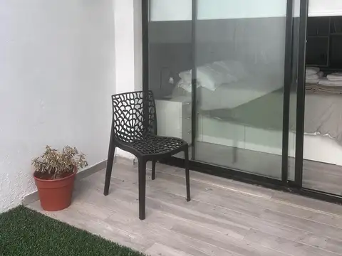 VENTA DEPARTAMENTO MONOAMBIENTE CON JARDIN Y TERRAZA CON PARRILLA