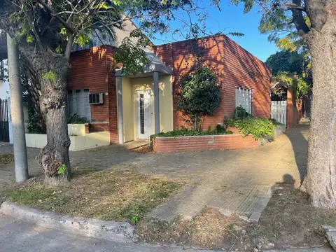 Alquilo Casa de 3 Ambientes en Palomar con Patio F: 9594
