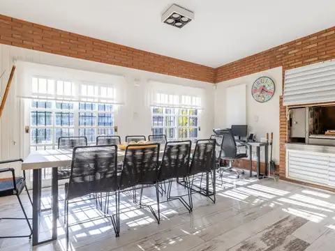 Casa en Venta con 3 cocheras