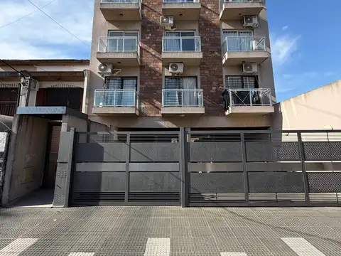 DEPARTAMENTO 2 AMB - AL CONTRAFRENTE - CON BALCON 