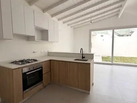 Hermoso Chalet ( PH) 3 amb + Play + Jardin  + Cochera comun