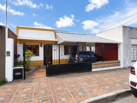 VENTA CASA 4 AMBIENTES, EZPELETA ESTE.