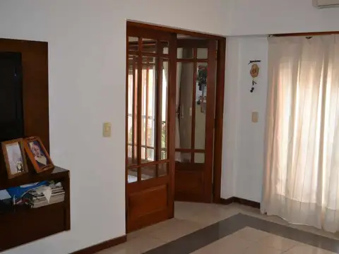 Depto Tipo Casa 5 ambientes con 2 baños