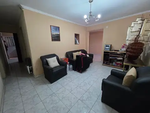 Casa en Venta con 3 cocheras
