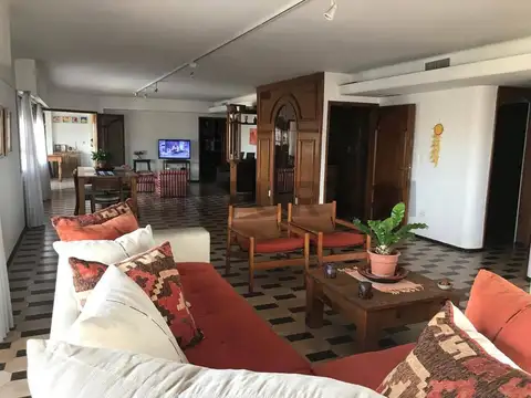 Av. Velez Sarsfield 100, Piso 8