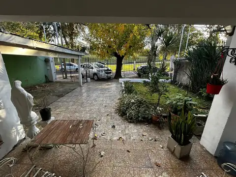 CASA SOBRE LOTE DE 10X31 A REMODELAR 