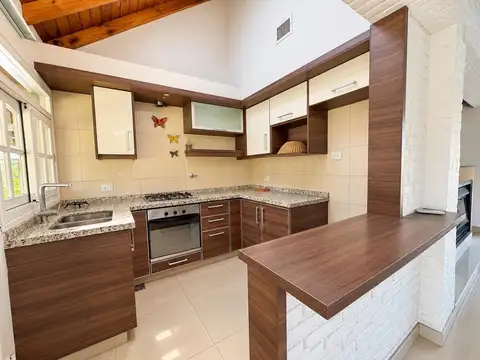 CASA EN VENTA EN COUNTRY CLUB BANCO PROVINCIA 5 AMBIENTES