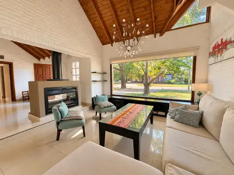 CASA EN VENTA EN COUNTRY CLUB BANCO PROVINCIA 5 AMBIENTES