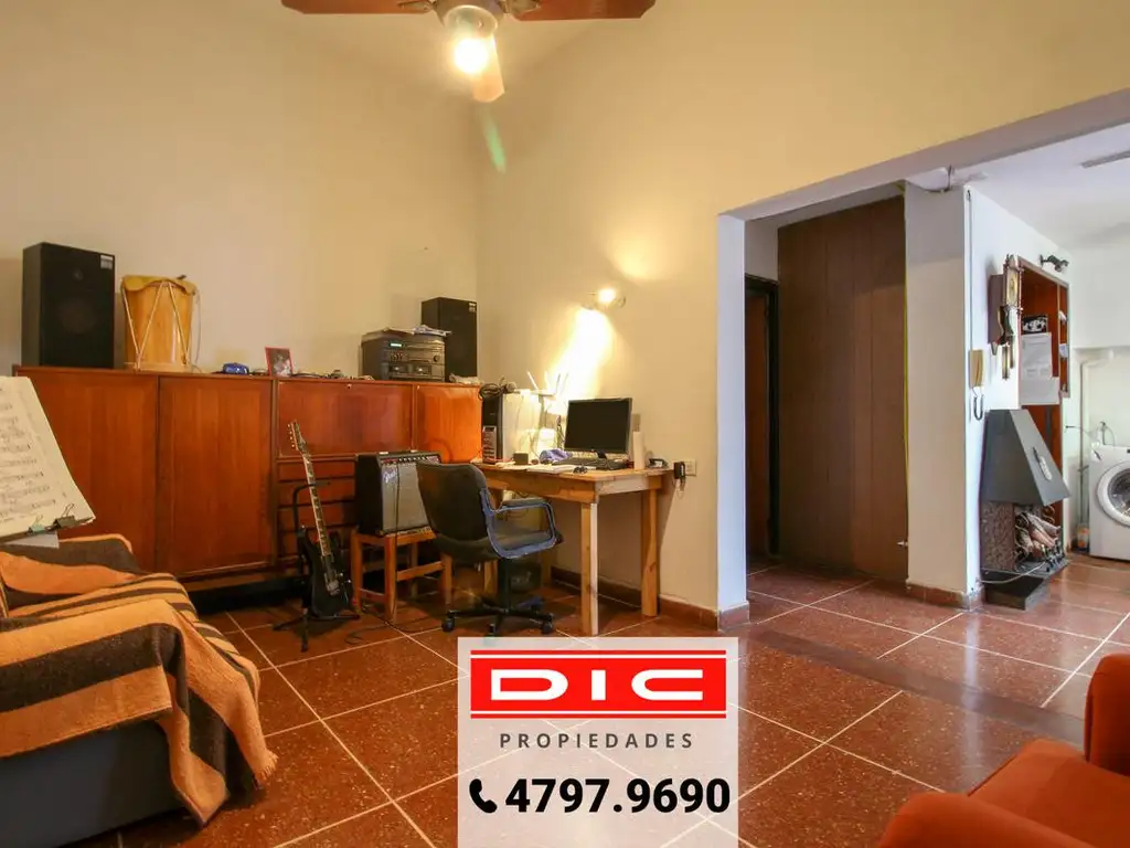 Chacabuco al 1500 entre Av. San Martin y Arenales