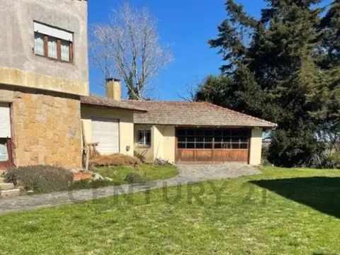 Casa en Venta con 3 cocheras