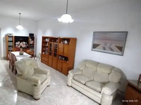 VENTA, CASA 3 AMB. FONDO Y QUINCHO Y TERRAZA.