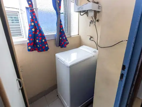 Depto 3 Amb con balcón en La Boca en VENTA