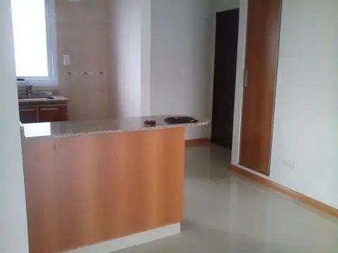 MONOAMB EN EXCELENTE UBICACIÓN AL FRENTE C/COCHERA