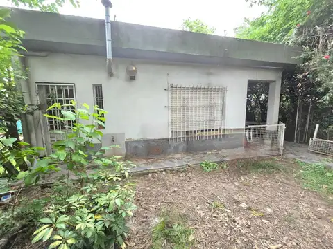 Casa 8 ambientes con 4 baños